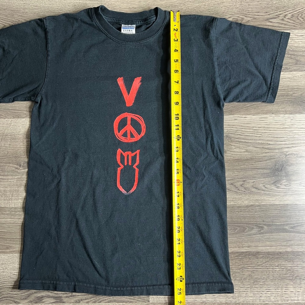 U2 Vertigo Tour T Shirt Mens Small 2006 Rock‎ Music Bono The Edge Peace SIgn - Picture 9 of 9